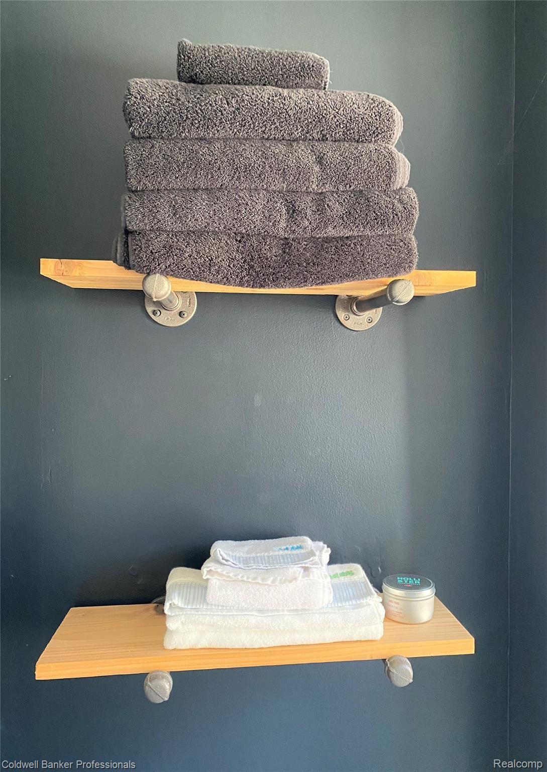 1930 Leitch Road Ferndale, MI 48220 - Photo 18 of 39 towel racks in second full bathroom