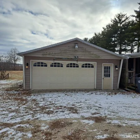 $320,000 | 8400 South Old St Road 3, Muncie, IN 47302