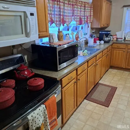$320,000 | 8400 South Old St Road 3, Muncie, IN 47302