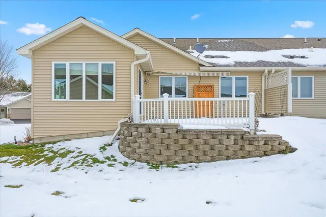 $320,000 | 524 Cassandra Drive, Unit 44, New Richmond, WI 54017