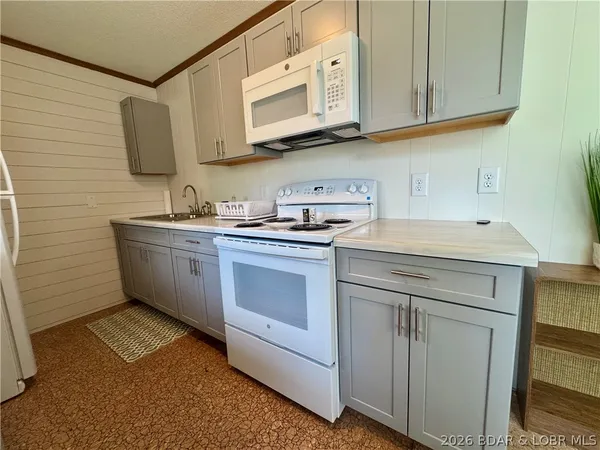 $199,000 | 30052 Meadow Drive, Rocky Mount, MO 65072