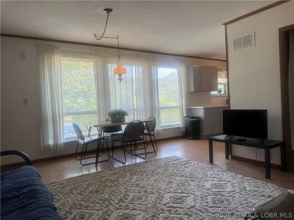$200,000 | 30052 Meadow Drive, Rocky Mount, MO 65072