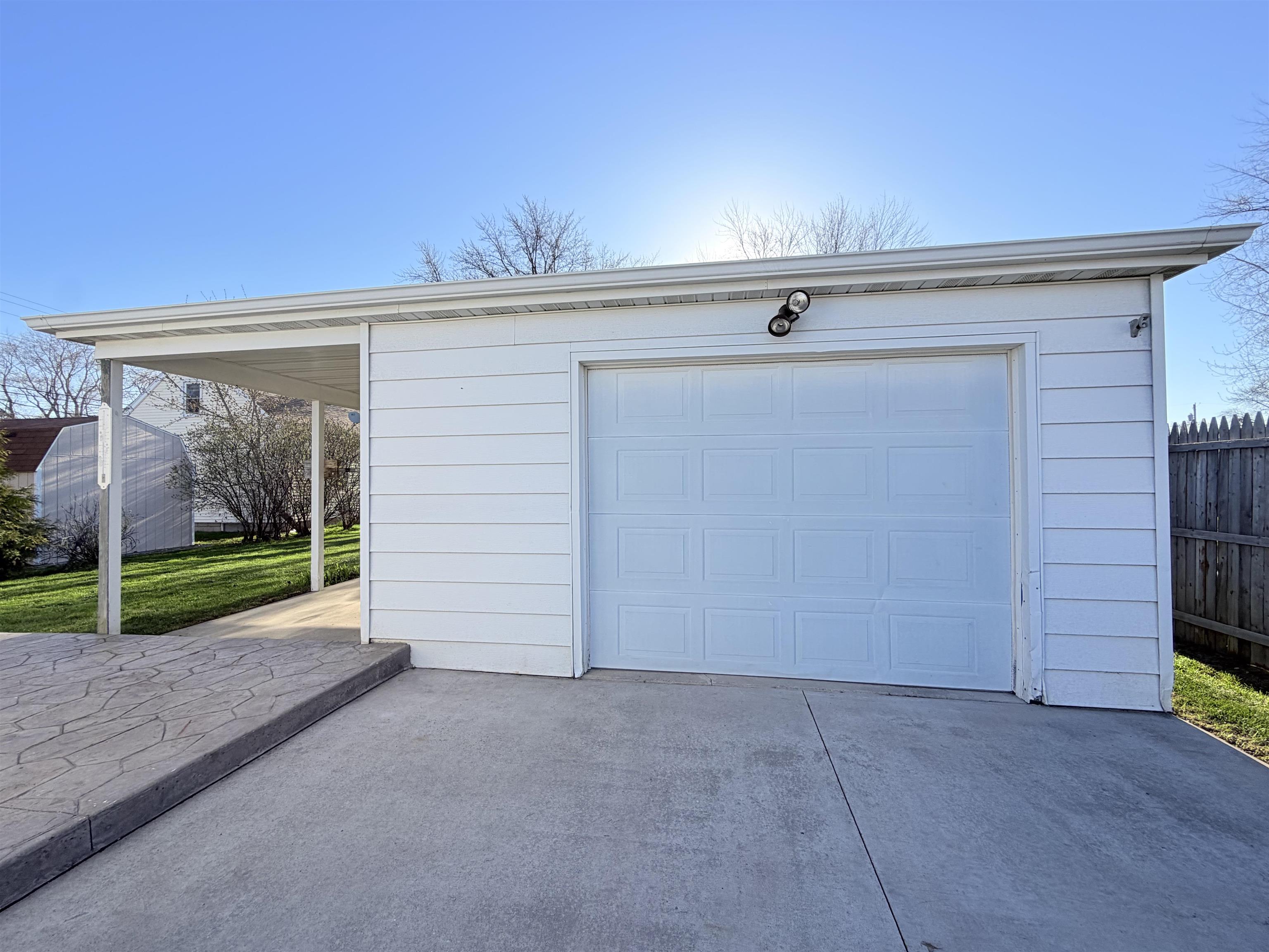 855 Appleton Street Menasha, WI 54952 - Photo 5 of 23