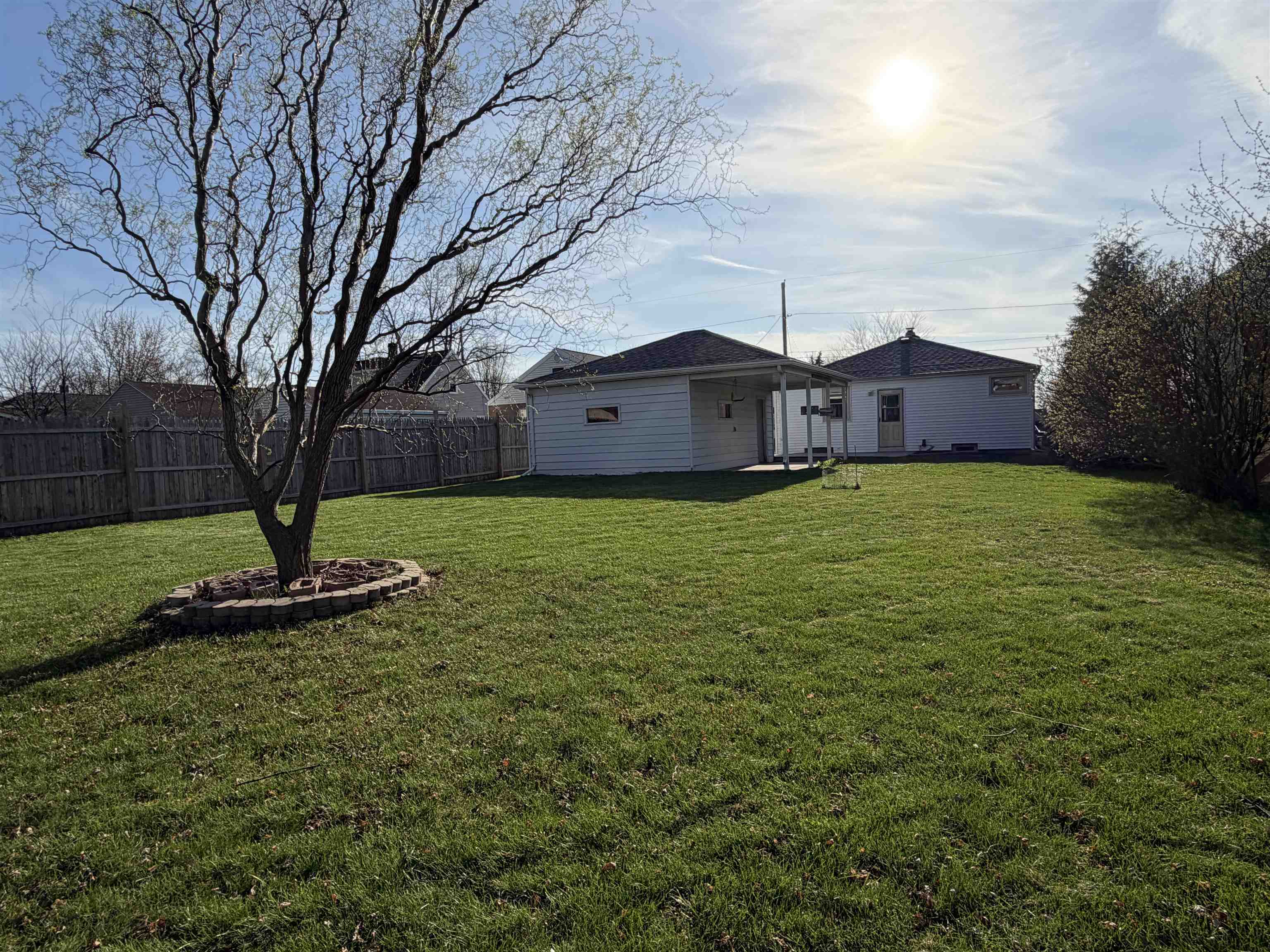 855 Appleton Street Menasha, WI 54952 - Photo 8 of 23