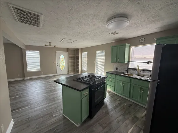 $1,600 | 642 5th Street, San Leon, TX 77539