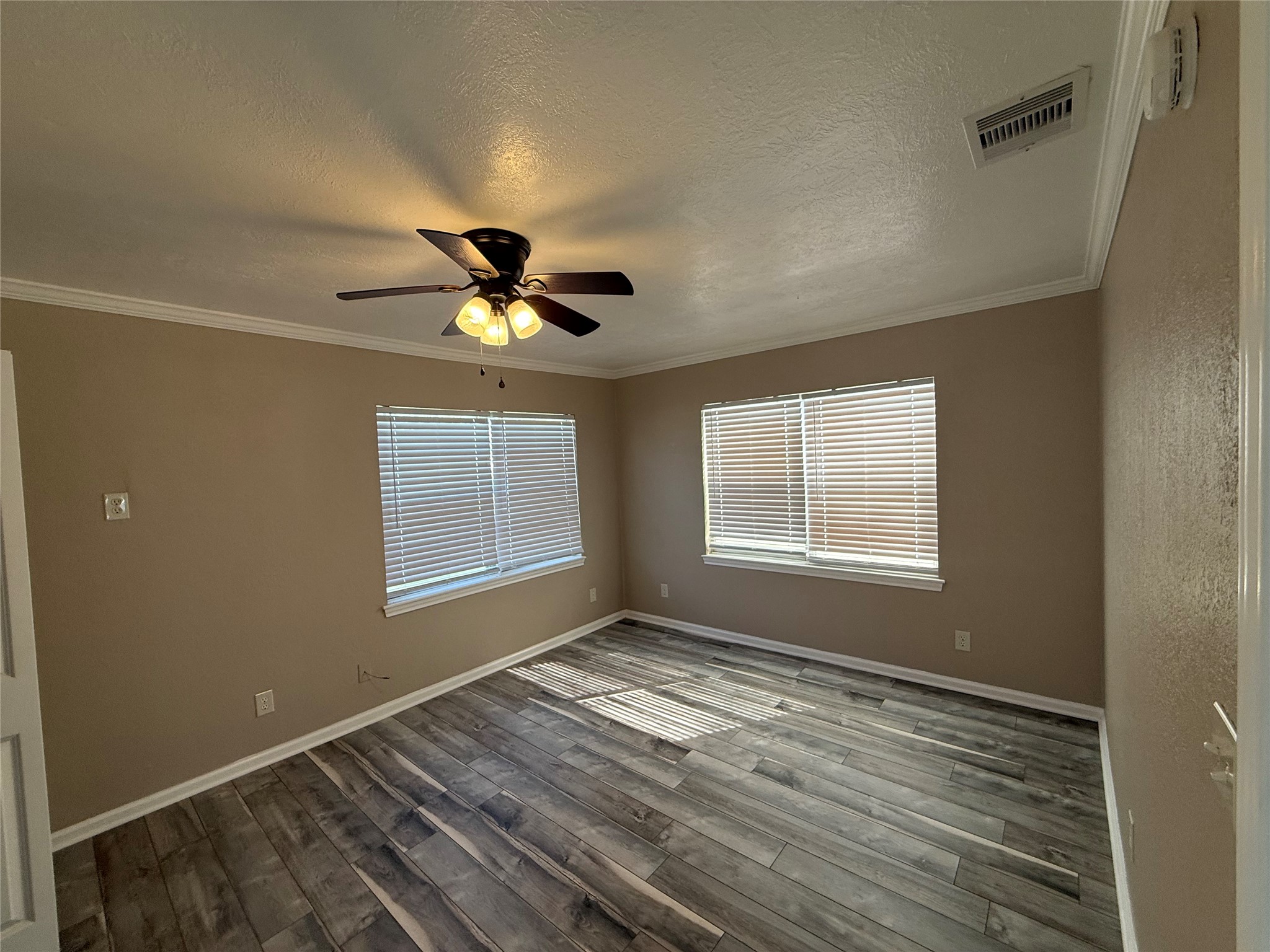 642 5th Street San Leon, TX 77539 - Photo 8 of 10 a view of an empty room with a window