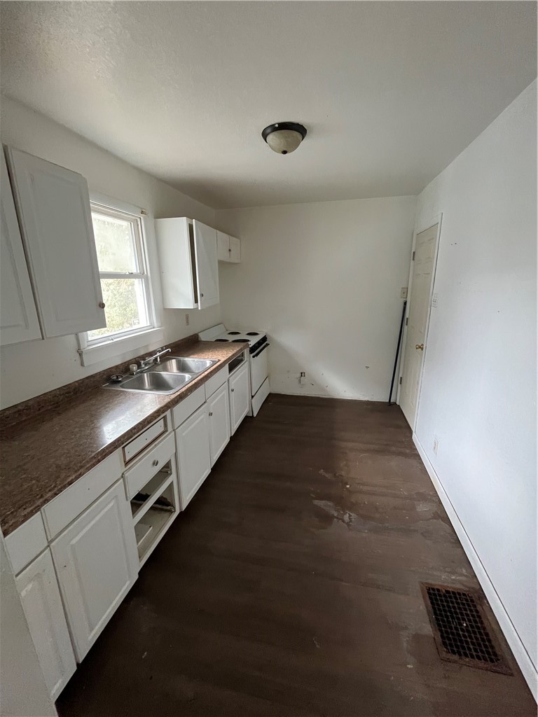 1225 South Silas Street Decatur, IL 62521 - Photo 3 of 6