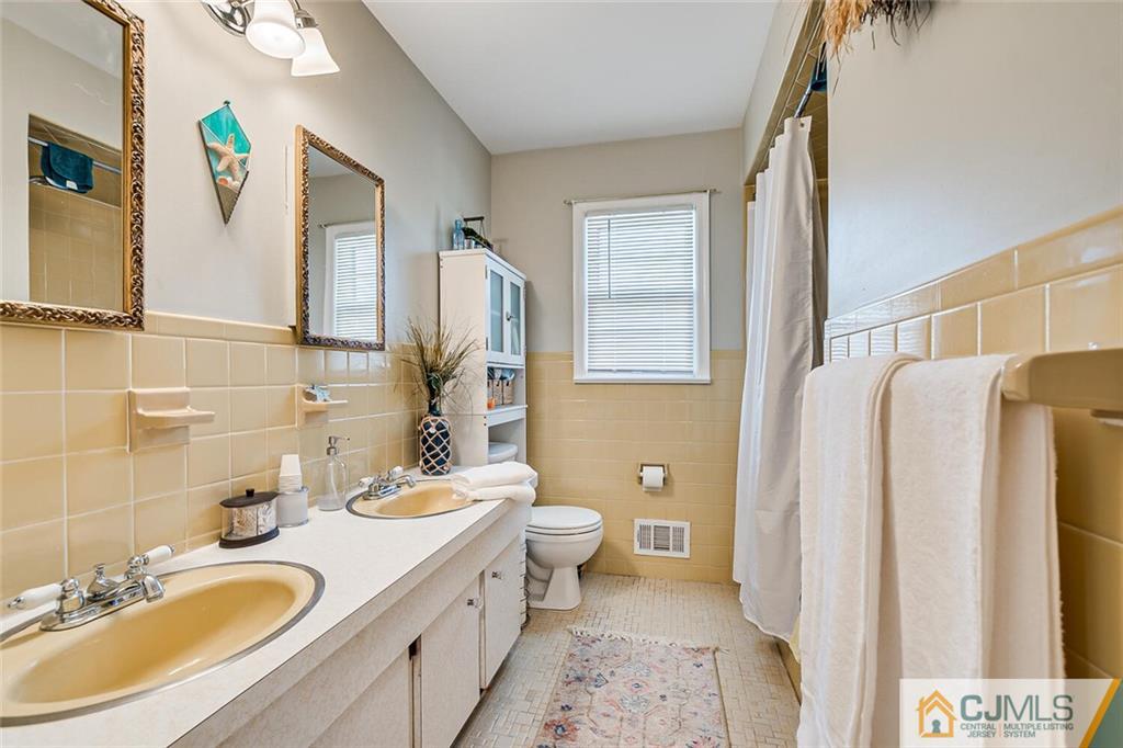 747 Beverly Road Rahway, NJ 07065 - Photo 31 of 44 Gallery Image 31
