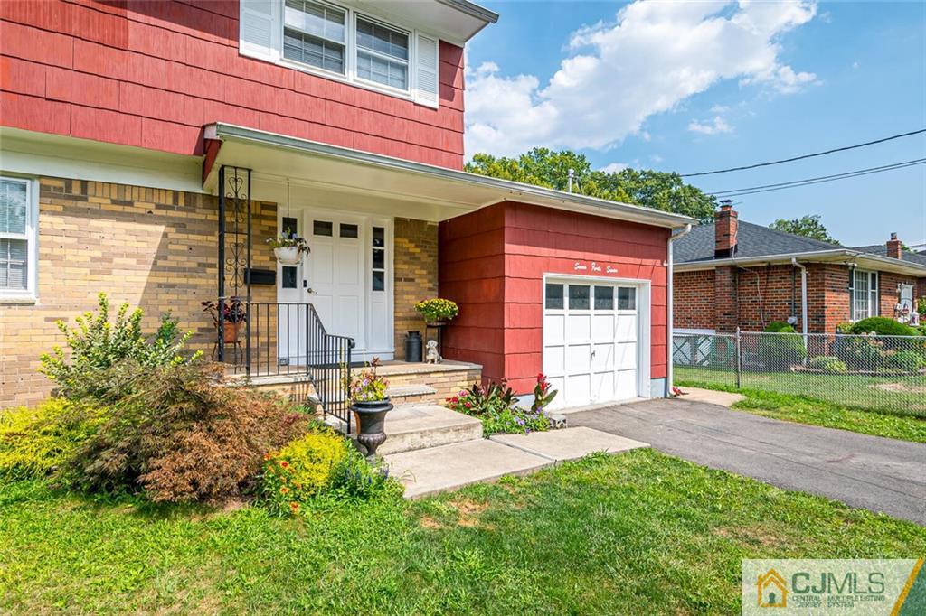 747 Beverly Road Rahway, NJ 07065 - Photo 4 of 44 Gallery Image 4
