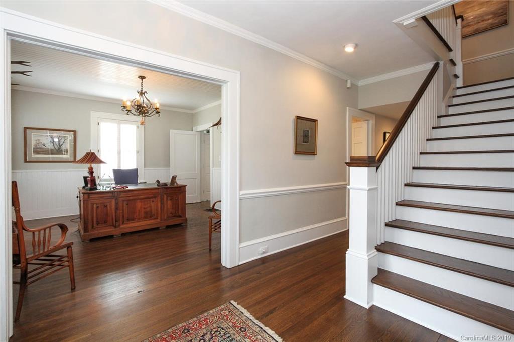 946 Bromley Road Charlotte, NC 28207 - Photo 3 of 45 Gallery Image 3