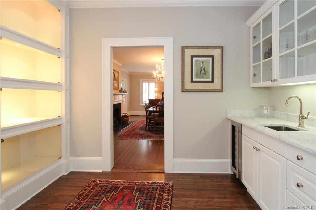 946 Bromley Road Charlotte, NC 28207 - Photo 8 of 45 Gallery Image 8