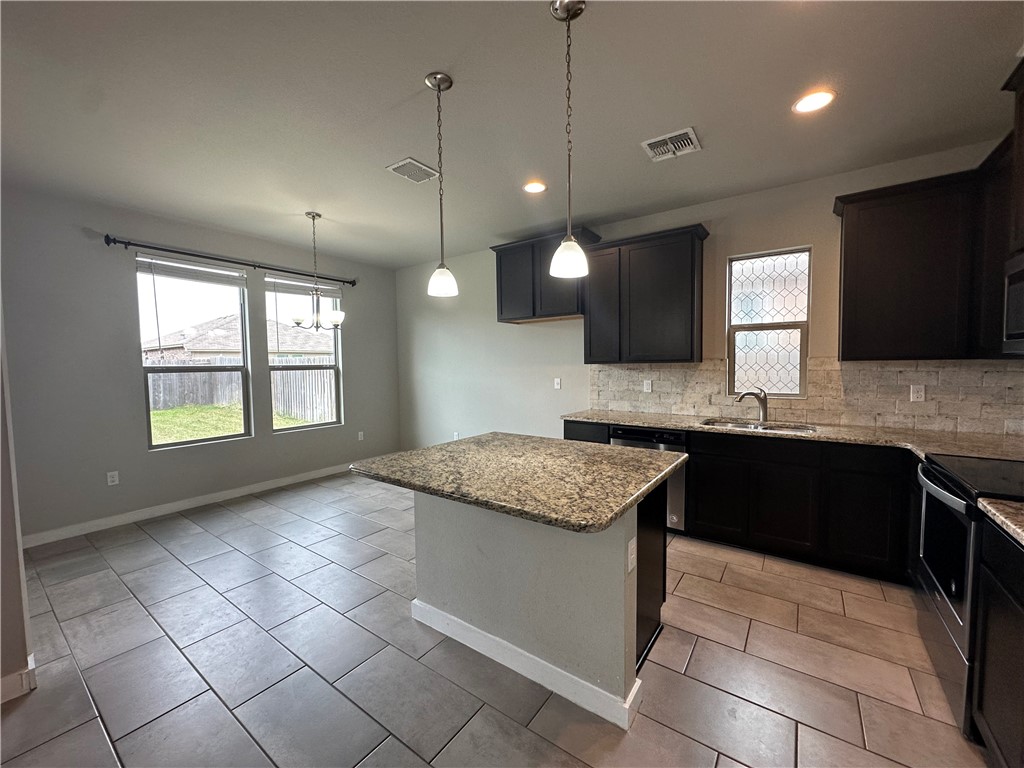 1014 Pasadena Street Portland, TX 78374 - Photo 7 of 35