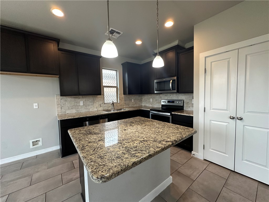 1014 Pasadena Street Portland, TX 78374 - Photo 8 of 35