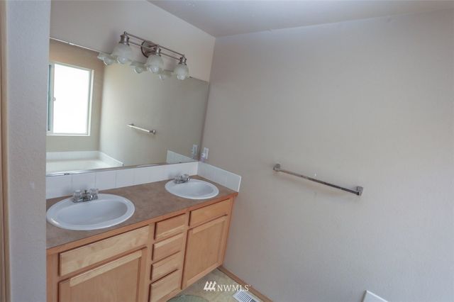 $240,000 | 17828 73rd Avenue East, Puyallup, WA 98375