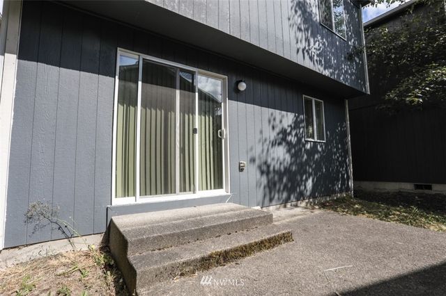 $240,000 | 17828 73rd Avenue East, Puyallup, WA 98375