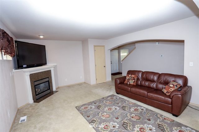 $240,000 | 17828 73rd Avenue East, Puyallup, WA 98375