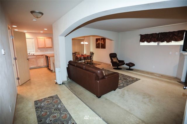 $240,000 | 17828 73rd Avenue East, Puyallup, WA 98375