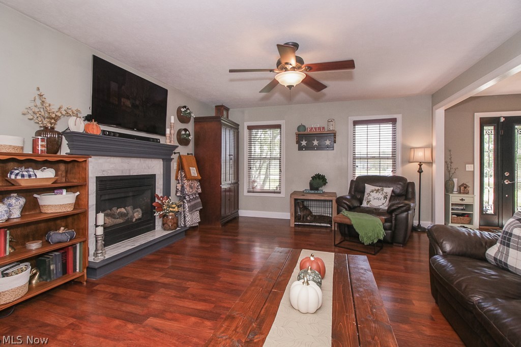 43440 Russia Road Elyria, OH 44035 - Photo 3 of 35 Open, airy feel of great room! Andersen windows throughout. Note ceiling fan!