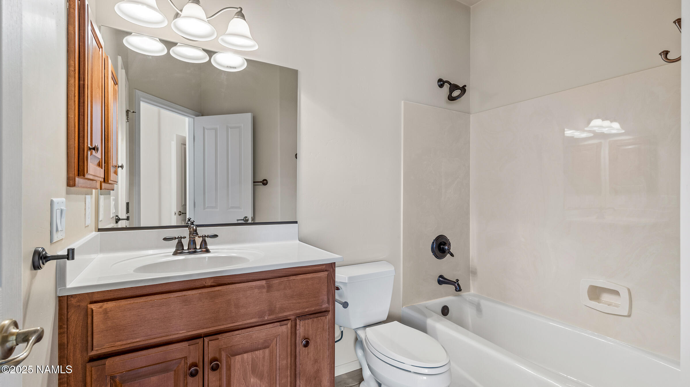620 Brookline Loop Williams, AZ 86046 - Photo 17 of 38 a bathroom with a sink a toilet and a bathtub