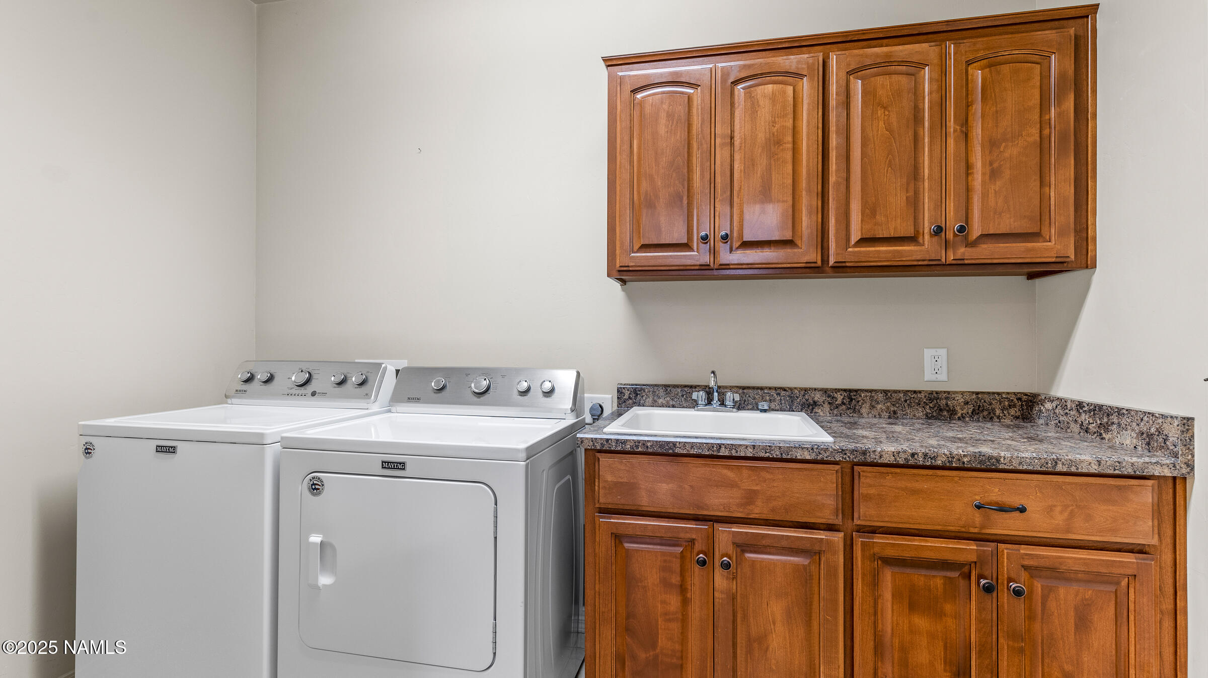 620 Brookline Loop Williams, AZ 86046 - Photo 19 of 38 a utility room with dryer and washer