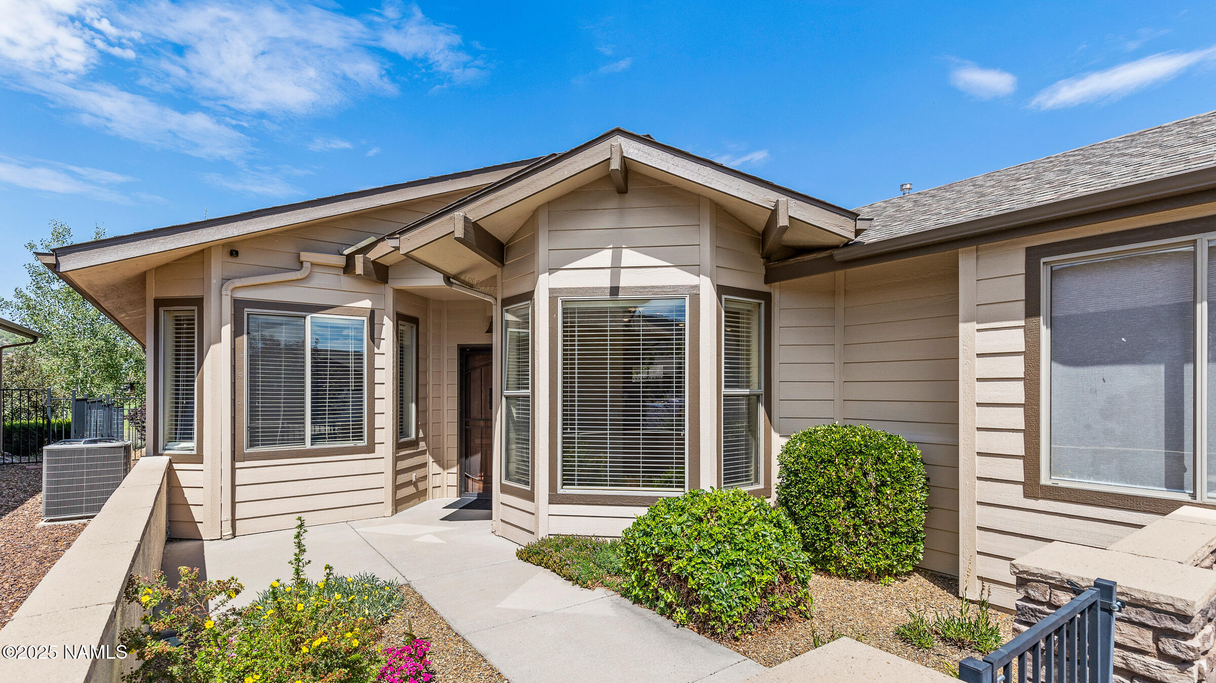 620 Brookline Loop Williams, AZ 86046 - Photo 31 of 38 a front view of a house with garden