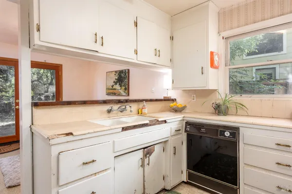 $625,000 | 1102 Michigan Drive, Santa Rosa, CA 95405
