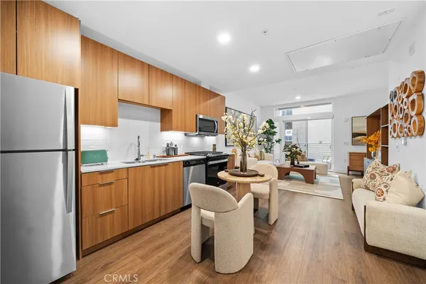 $679,000 | 709 East Walnut Street, Unit 319, Pasadena, CA 91101
