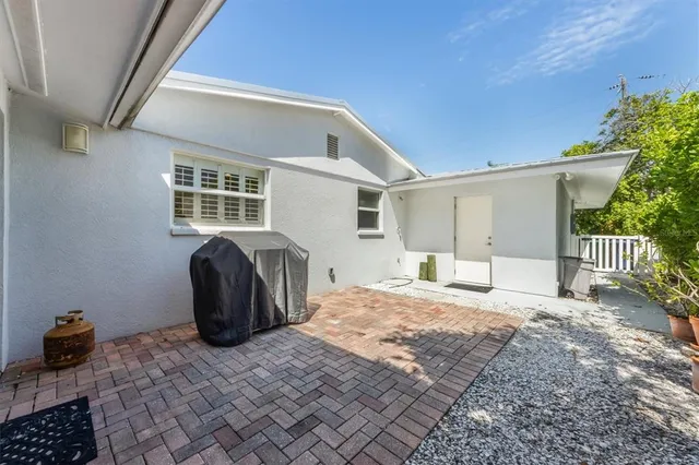 $1,950,000 | 413 Poinsettia Road, Anna Maria, FL 34216