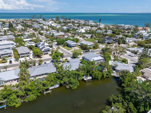 $1,950,000 | 413 Poinsettia Road, Anna Maria, FL 34216