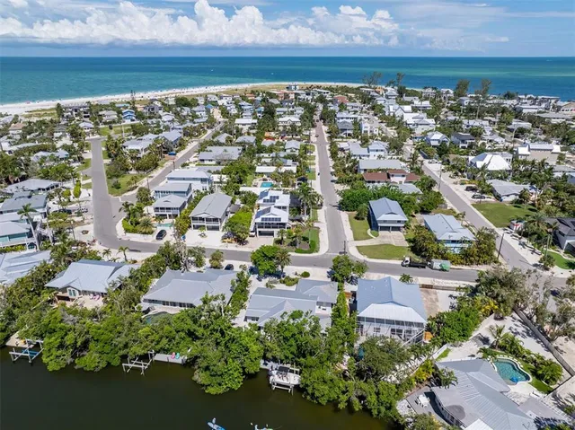 $1,950,000 | 413 Poinsettia Road, Anna Maria, FL 34216