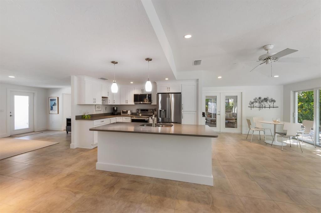 413 Poinsettia Road Anna Maria, FL 34216 - Photo 9 of 60