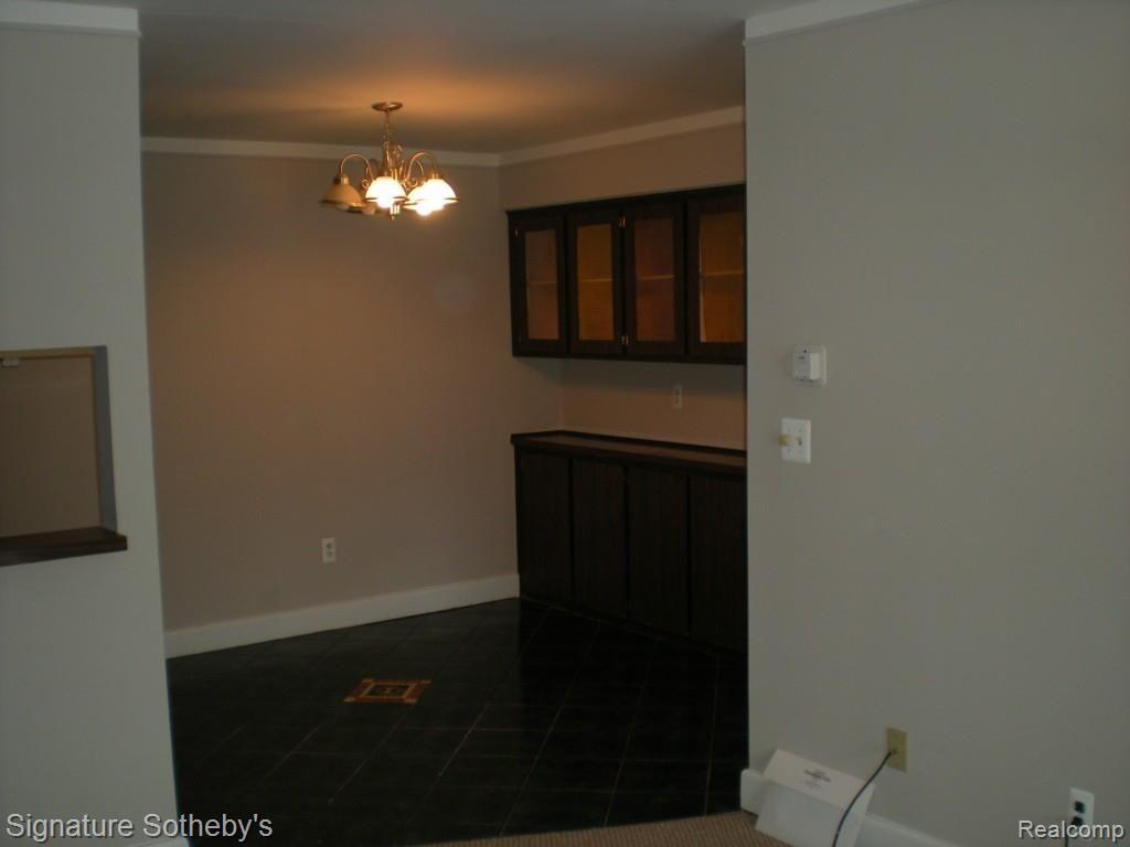 29165 Hayes Road, Unit 13 Warren, MI 48088 - Photo 4 of 9 view to dining area from liv room.jpg