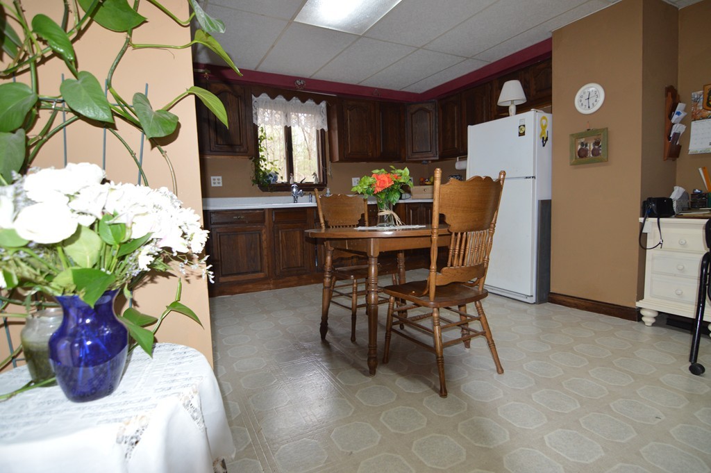 222 Whitins Road Sutton, MA 01590 - Photo 4 of 20
