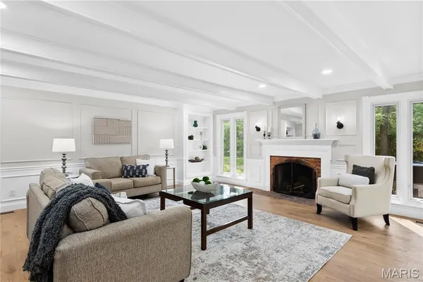 $1,150,000 | 123 Pinehurst Estates Drive, Creve Coeur, MO 63141