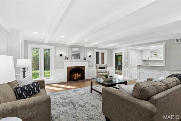 $1,150,000 | 123 Pinehurst Estates Drive, Creve Coeur, MO 63141