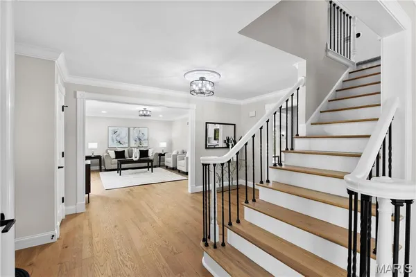 $1,150,000 | 123 Pinehurst Estates Drive, Creve Coeur, MO 63141