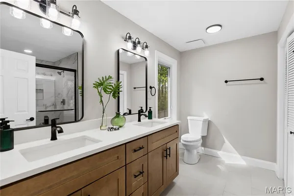 $1,150,000 | 123 Pinehurst Estates Drive, Creve Coeur, MO 63141