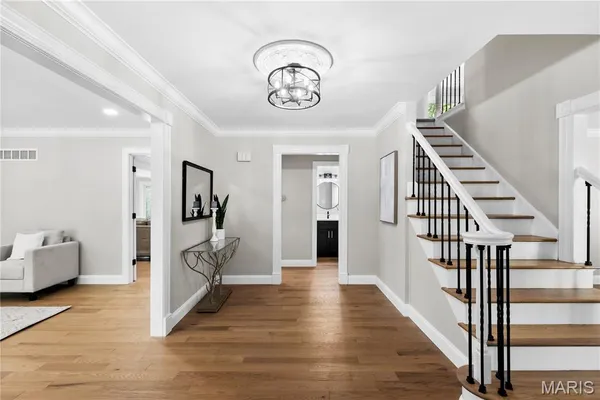$1,150,000 | 123 Pinehurst Estates Drive, Creve Coeur, MO 63141