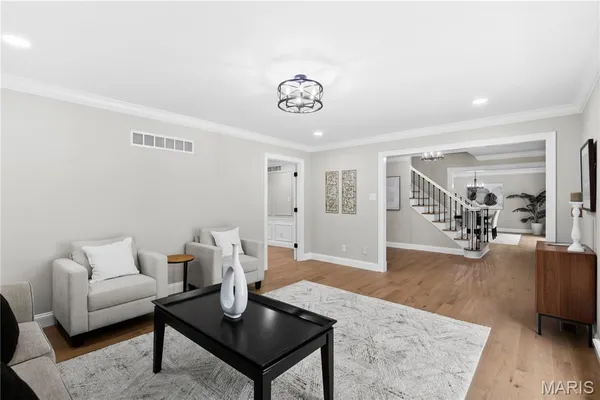 $1,150,000 | 123 Pinehurst Estates Drive, Creve Coeur, MO 63141