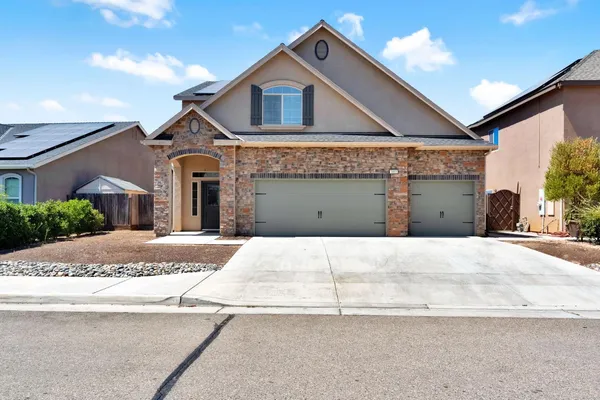 $555,000 | 3885 North Alamos Avenue, Clovis, CA 93619