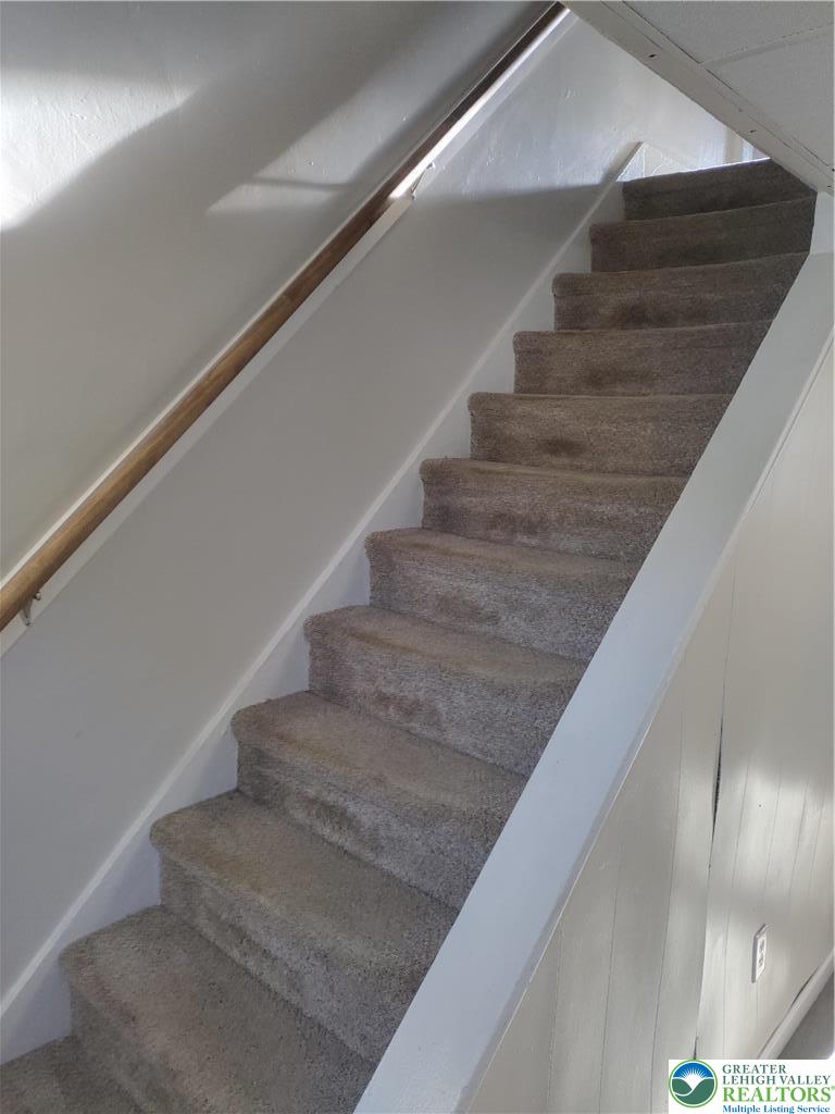 25 Franklin Street Weatherly, PA 18255 - Photo 9 of 40 a view of entryway