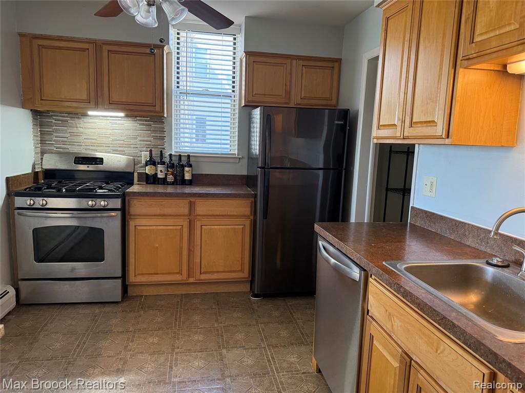 1673 Cass Lake Road Keego Harbor, MI 48320 - Photo 3 of 6