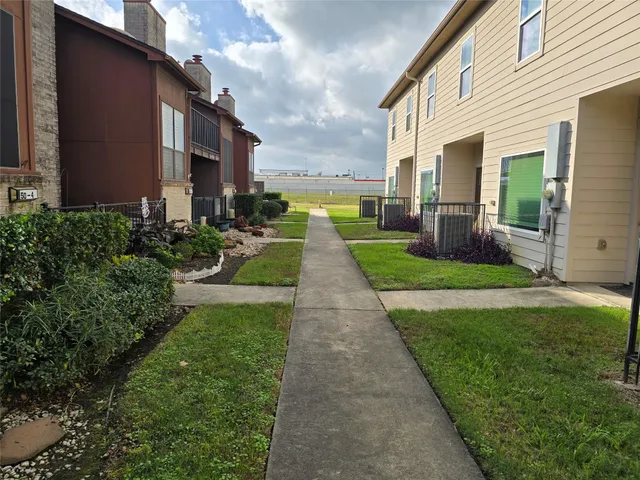 a view of a back yard of the house