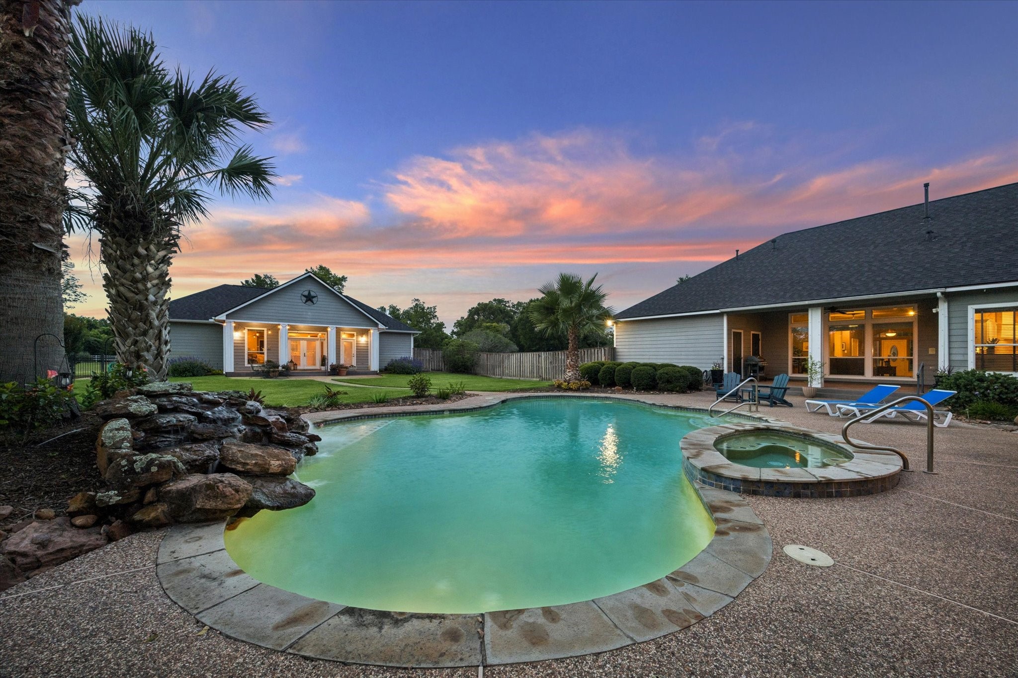 16519 Deerhaven Run Rosharon, TX 77583 - Photo 39 of 47 a view of a swimming pool and lounge chair
