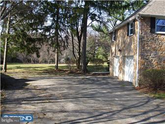 946 Summit Road Narberth, PA 19072 - Photo 5 of 6 Exterior Side