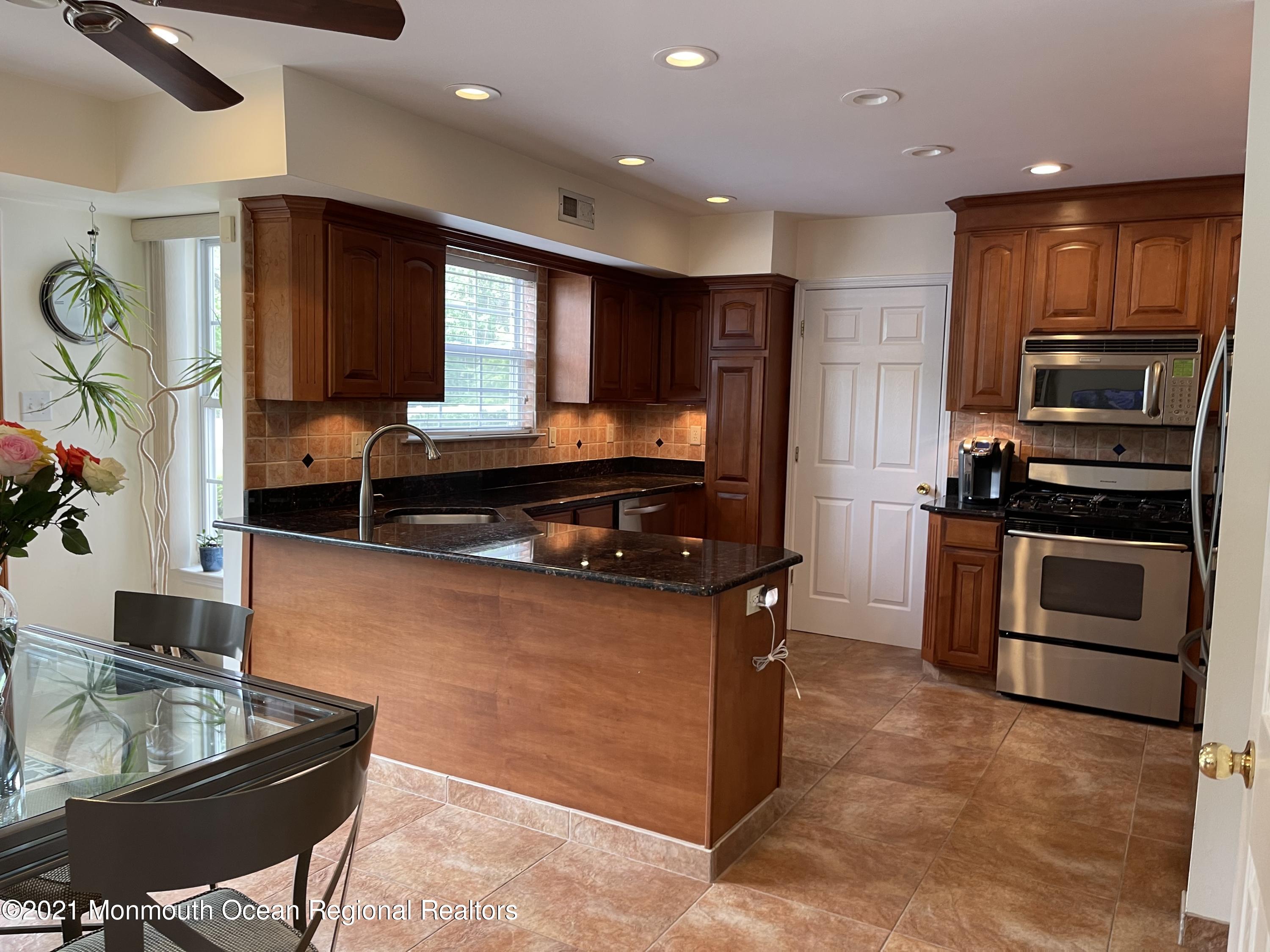 7 Sunnywoods Road Manalapan, NJ 07726 - Photo 7 of 22 IMG_5122
