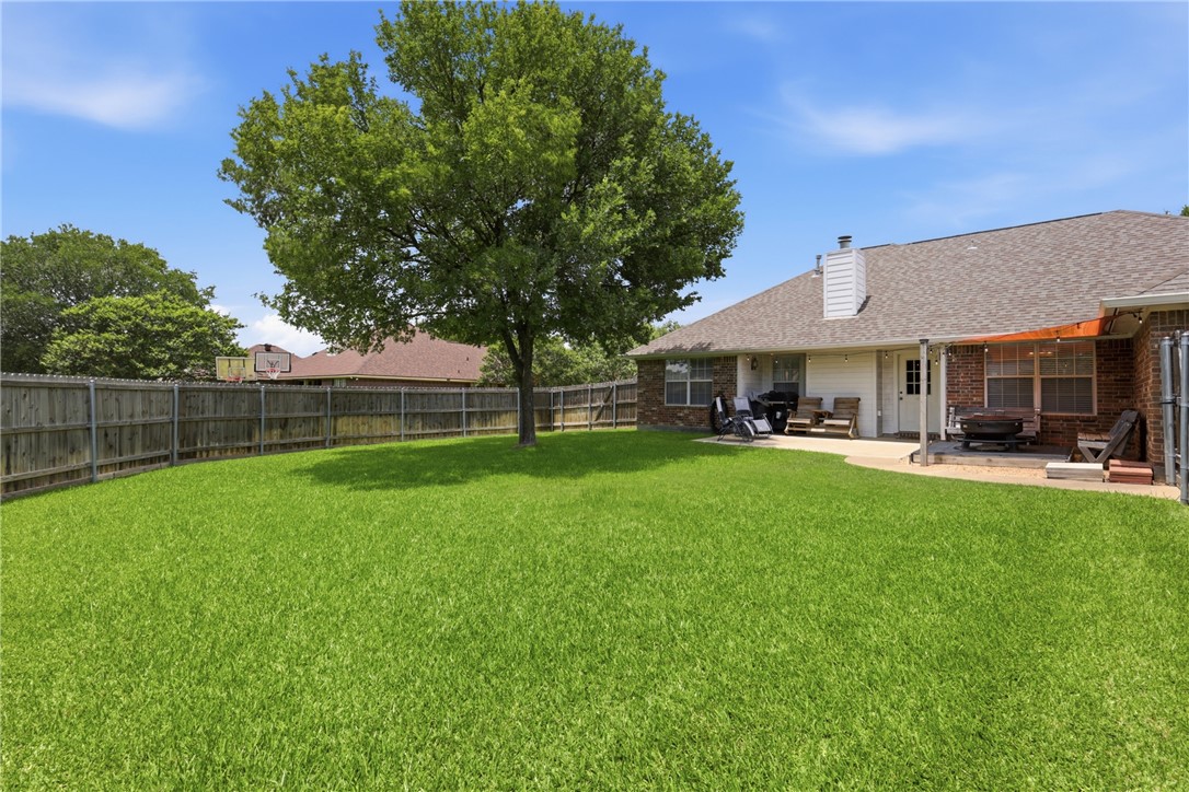 4600 Kensington Road Bryan, TX 77802 - Photo 26 of 31 Large backyard - tons of room!