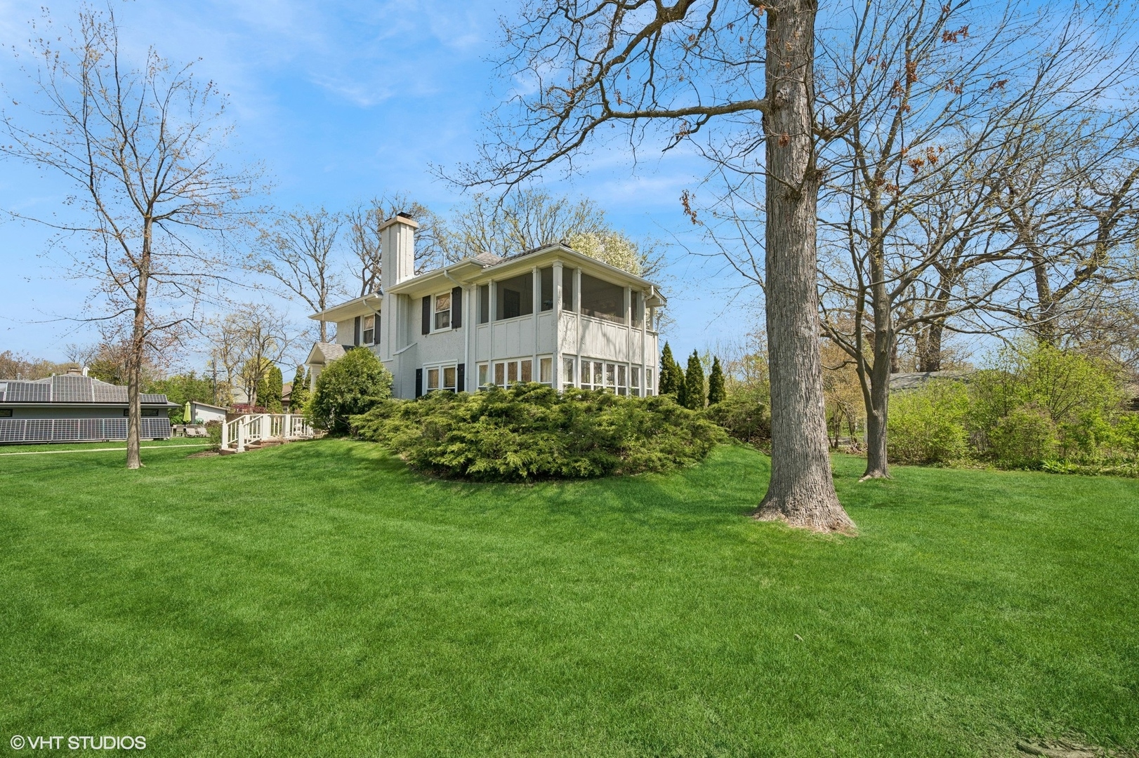 1417 Green Bay Road Highland Park, IL 60035 - Photo 5 of 7 a front view of a house with garden