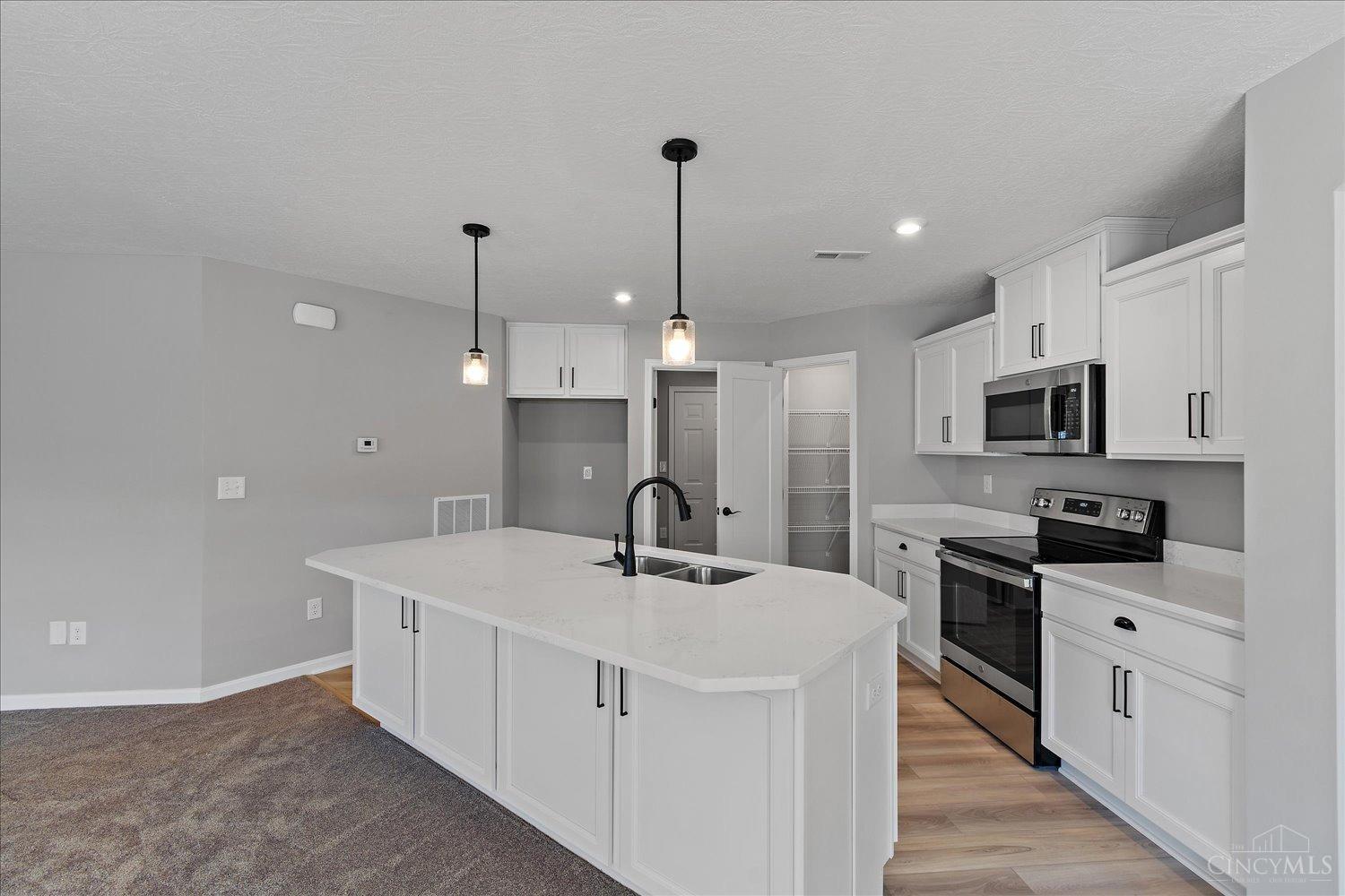 667 Tradition Ridge, Unit 77204 Cincinnati, OH 45245 - Photo 8 of 30 Gallery Image 8