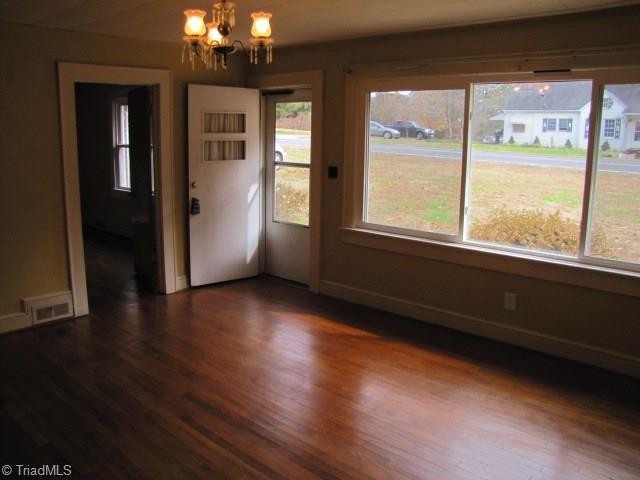 315 Mt Olivet Church Road Lexington, NC 27295 - Photo 3 of 14 Living Room